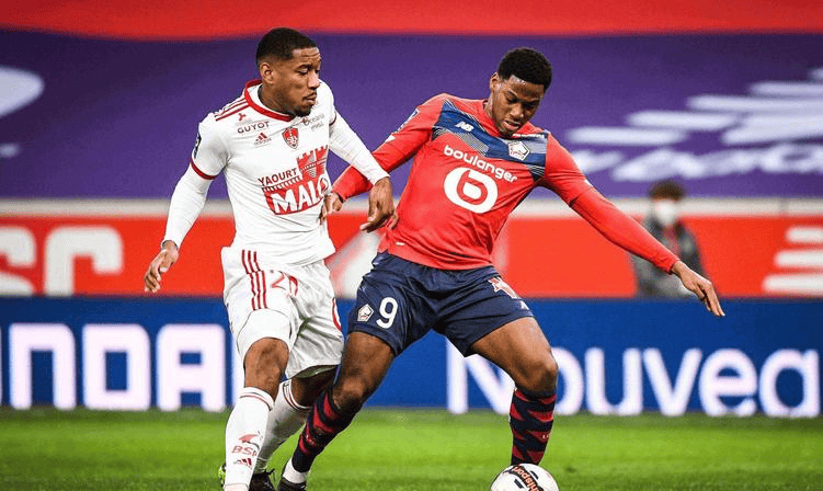 而且是在竞 而且是在竞