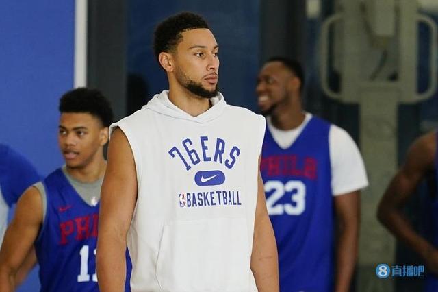 牌是重砖般 牌是重砖般